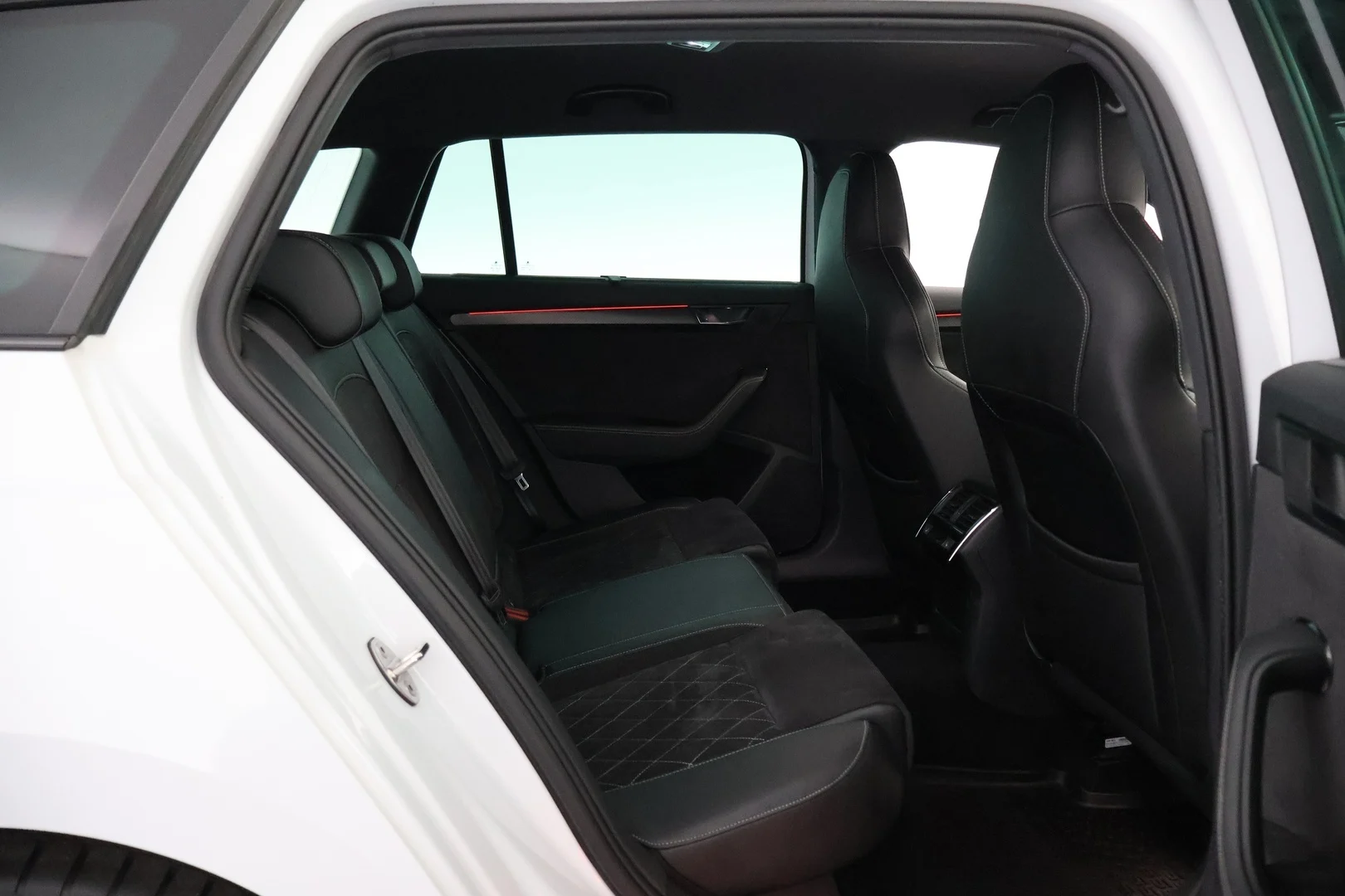 Car Image - 7FnYm6V1rkDS4VkWWBdUX4