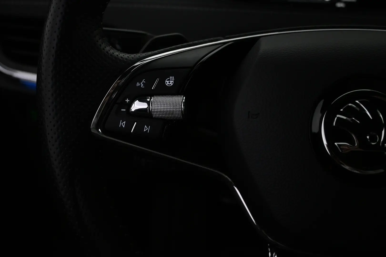 Car Image - 60cB9zzfq0iPbJJnD5TeIa