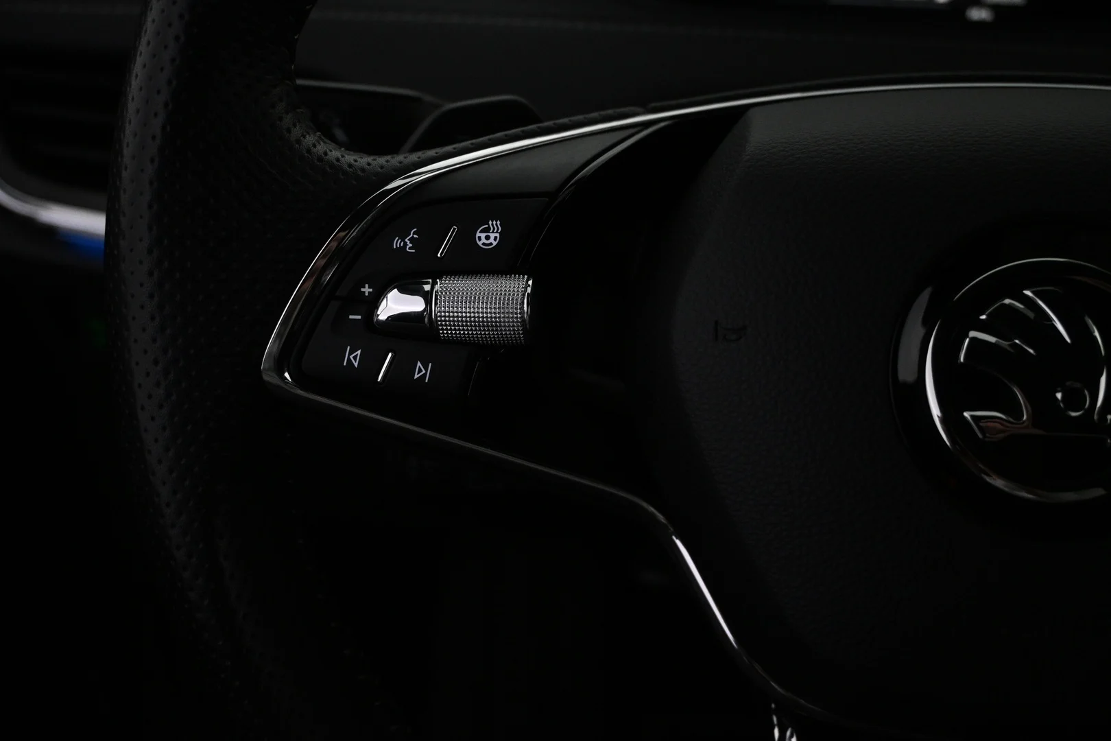 Car Image - 60cB9zzfq0iPbJJnD5TeIa