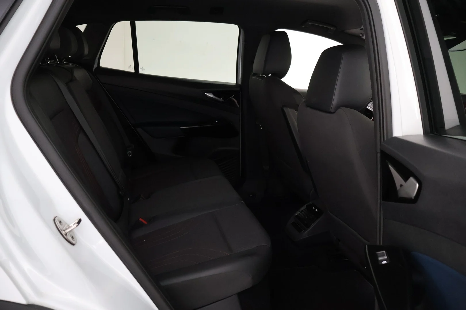 Car Image - 6EHViMBNDmeF2CZzO2i737