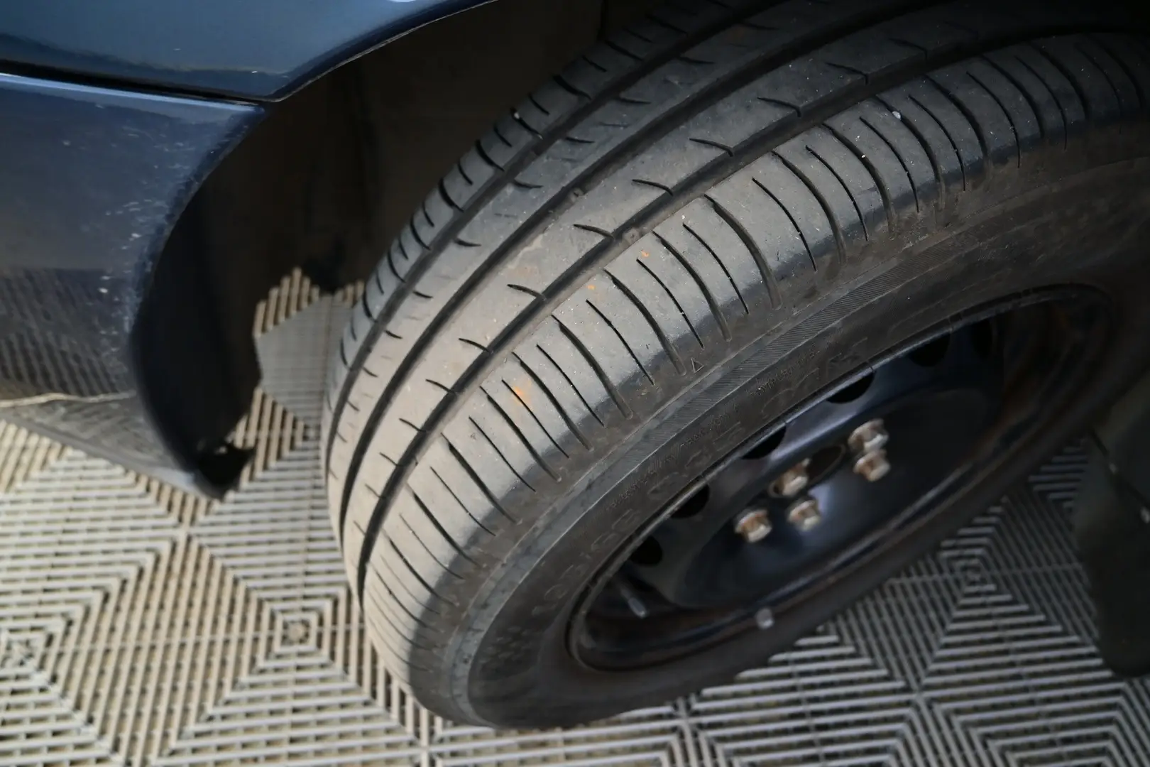Car Image - 6GNoB31sqs17gCoWHsFu4e