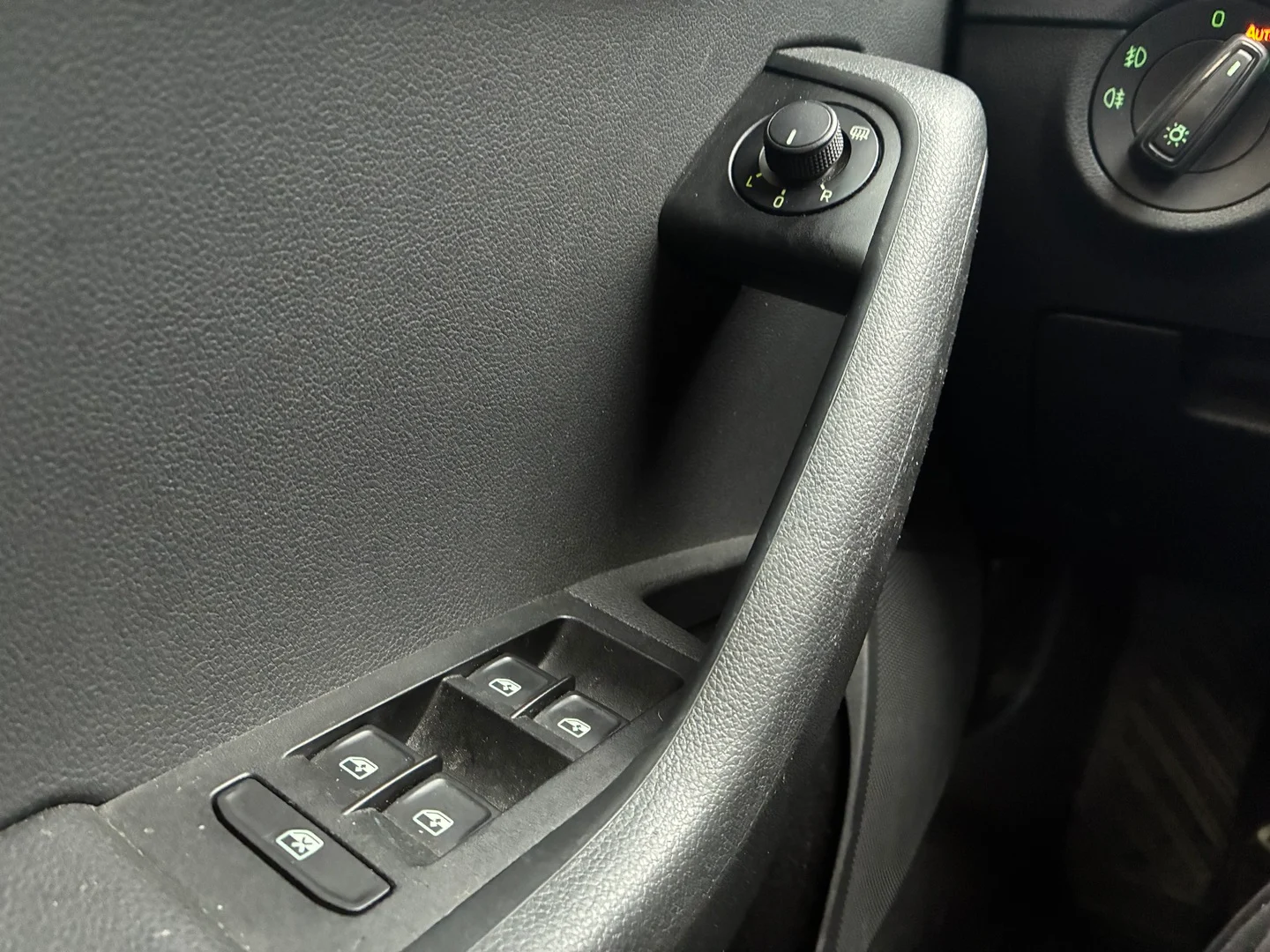 Car Image - 7mcxJ9XxqjRHrLxQGRjItB