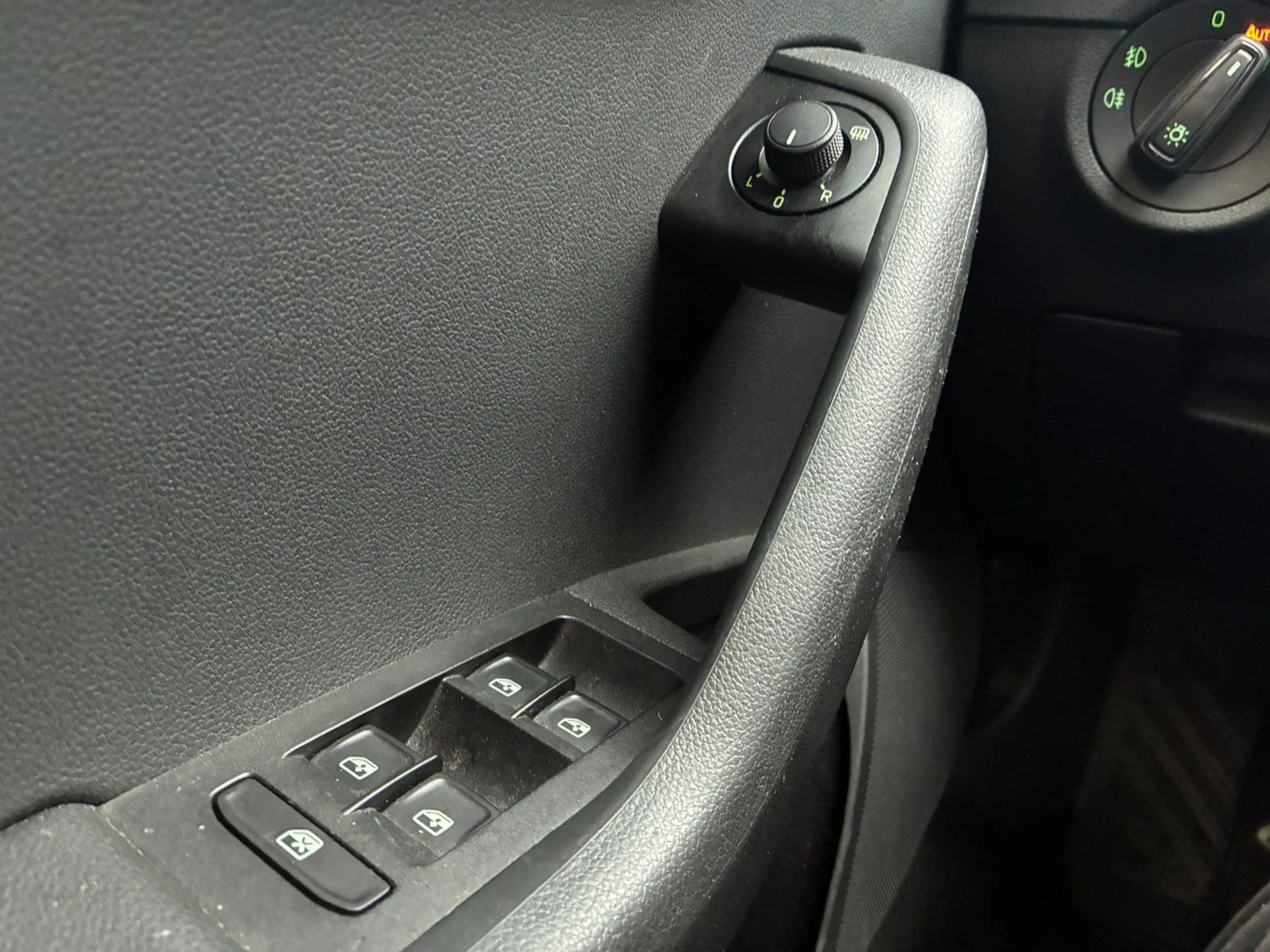 Car Image - 7mcxJ9XxqjRHrLxQGRjItB