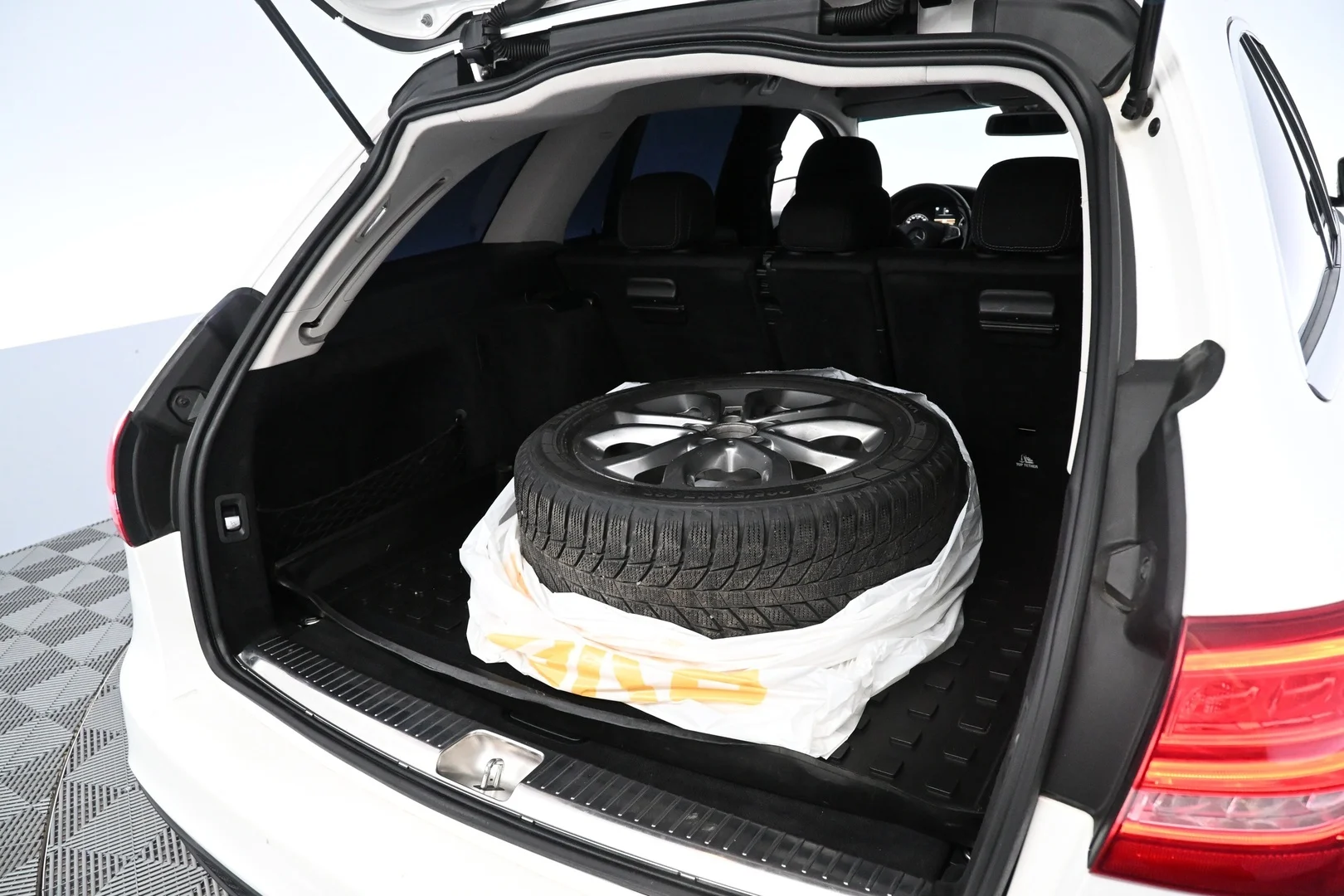 Car Image - 29F2Ml1JerppW0YM3TFuTQ