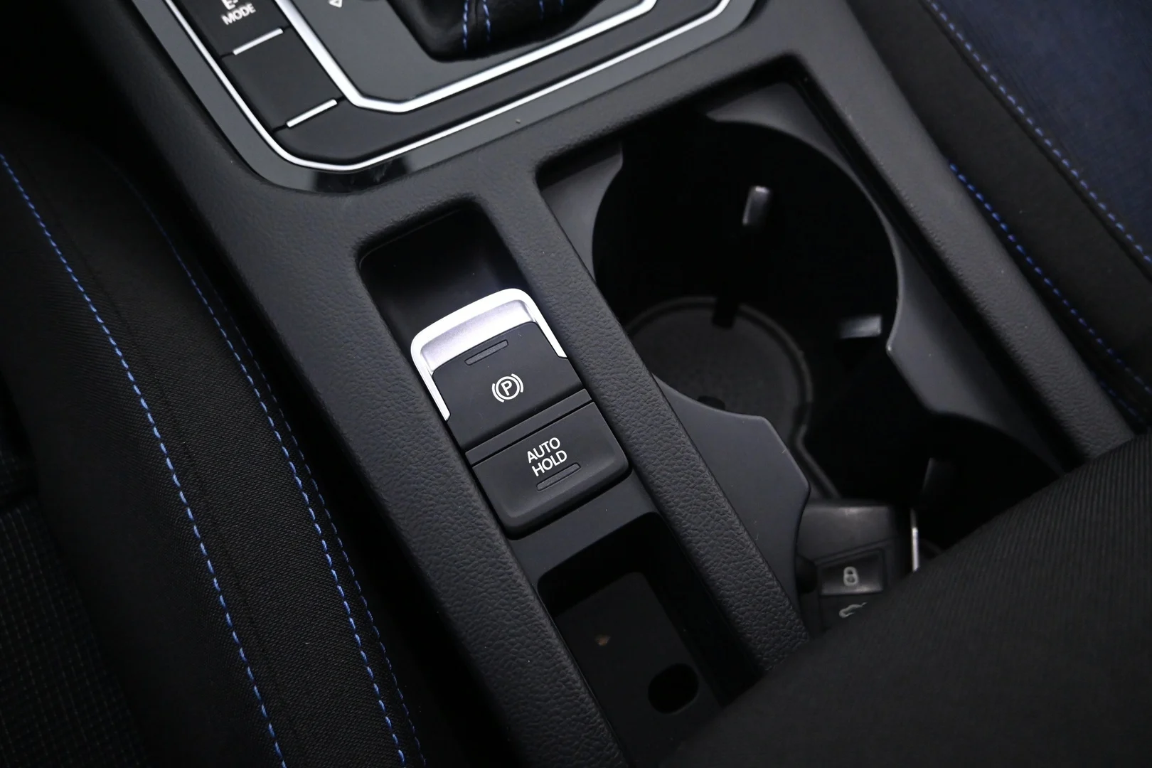 Car Image - 69h6LhKB4OSAn21xlporLx