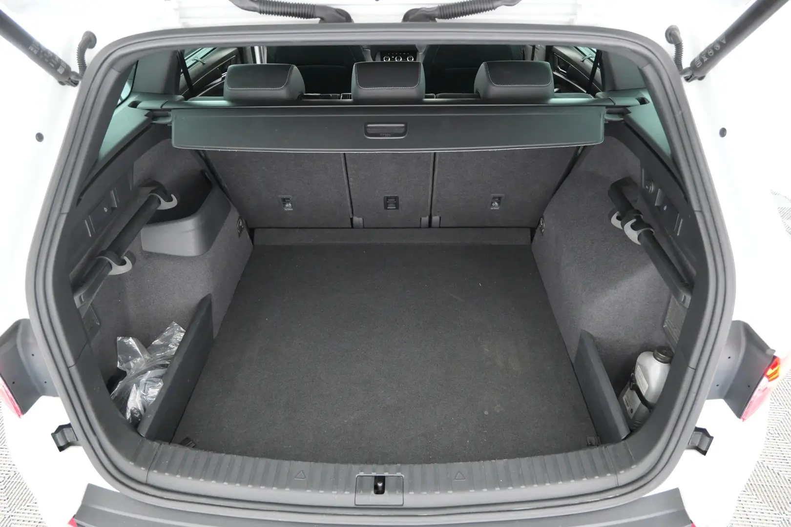 Car Image - 5Q7TPXnHgjJXTB5Whzotox