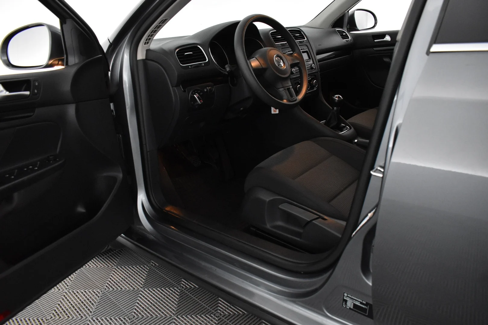 Car Image - 1ABy5eIMUFbiKV30ewBr7k