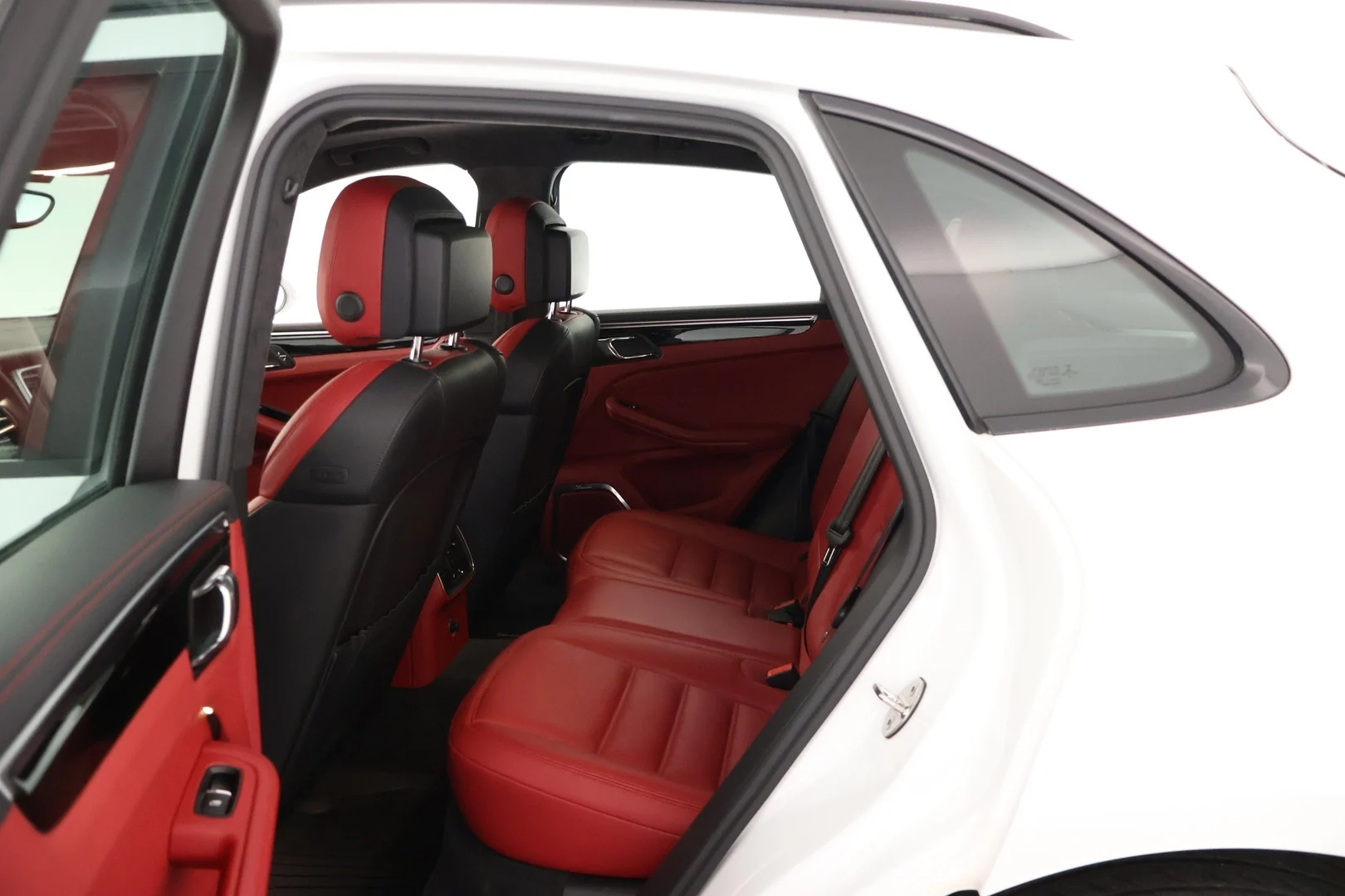 Car Image - 5amvhMTdIWAXPbyhe9Uoik