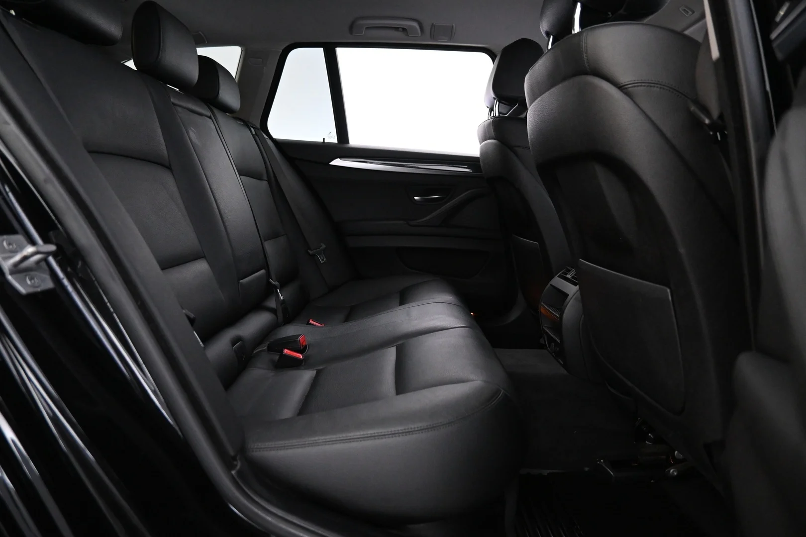 Car Image - 53mm3YxiO2YJuxRFDCdBo0