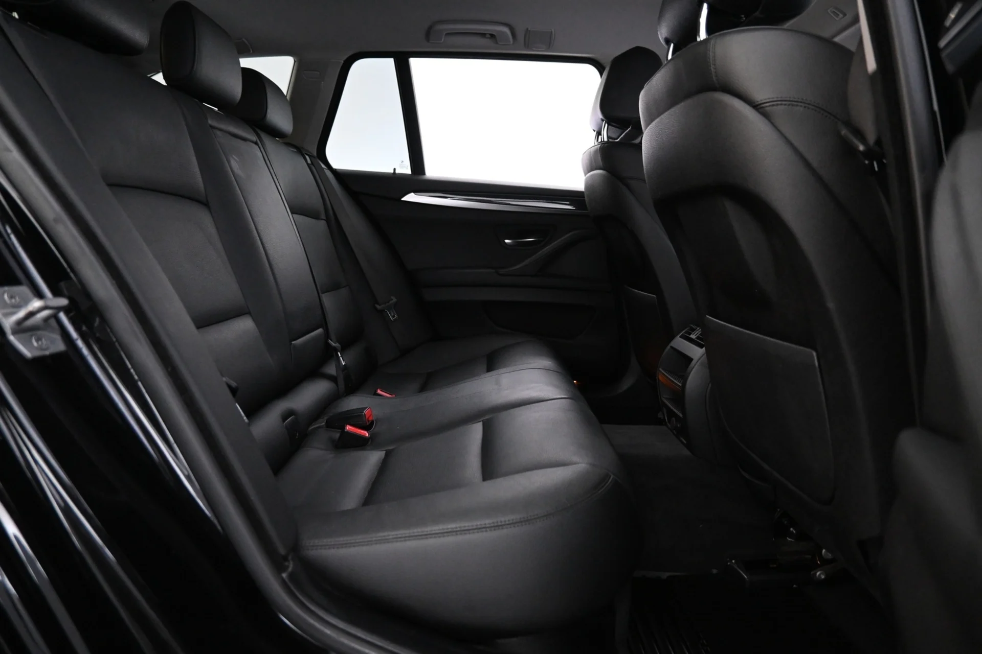 Car Image - 53mm3YxiO2YJuxRFDCdBo0