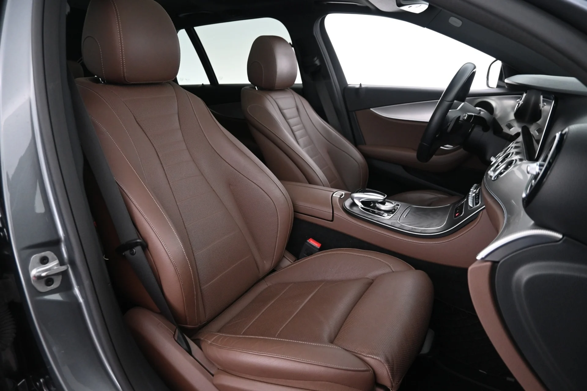 Car Image - 2VzzWZdHbzavbnHHZelRxO