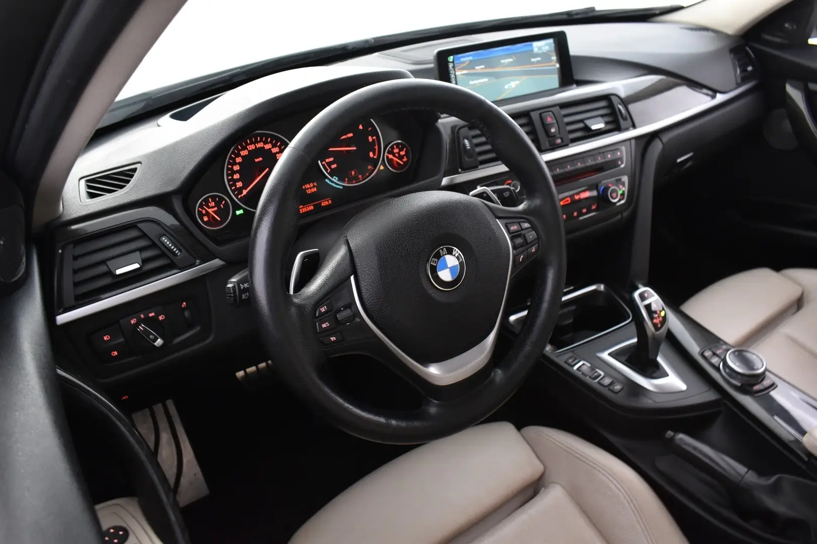 Car Image - 7FdXfqsCMb2jEf3WXog8Jx