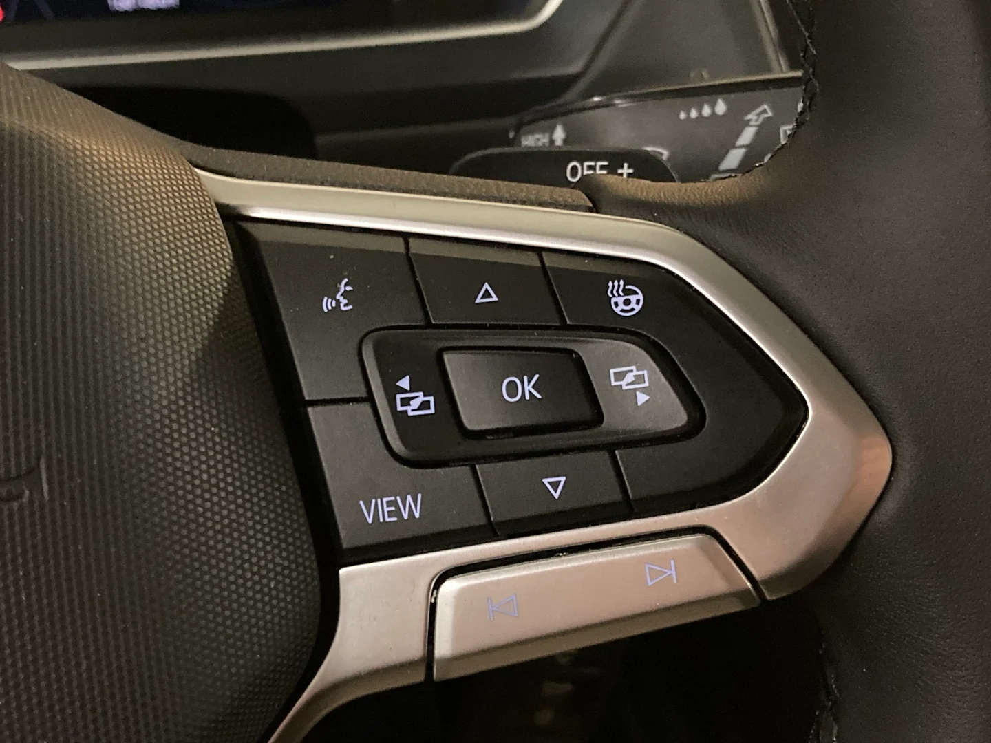 Car Image - 4A4oX6bUbYAbf5lCN1vbfC