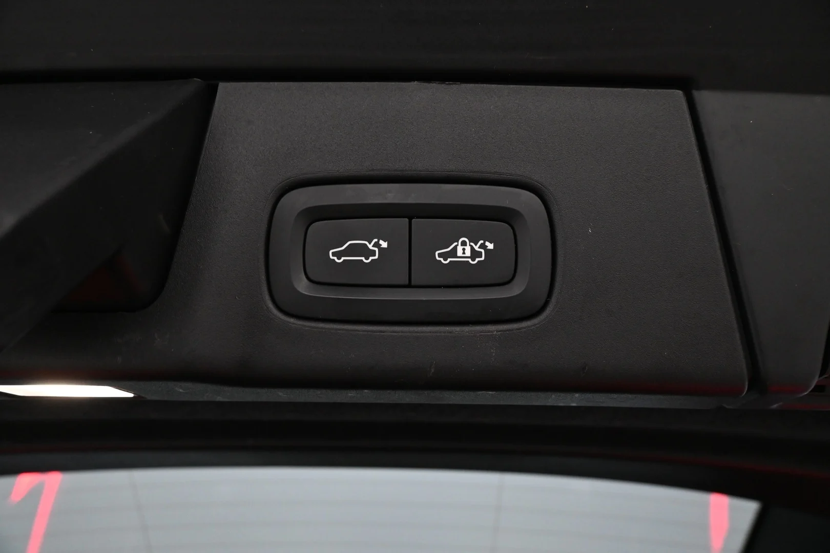 Car Image - 6iL4nPhr9tCnTl8vwLKTCo