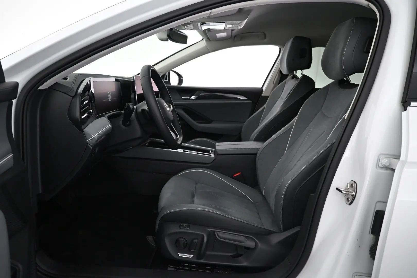 Car Image - 3slfATf0rNdZgaj7HNn875