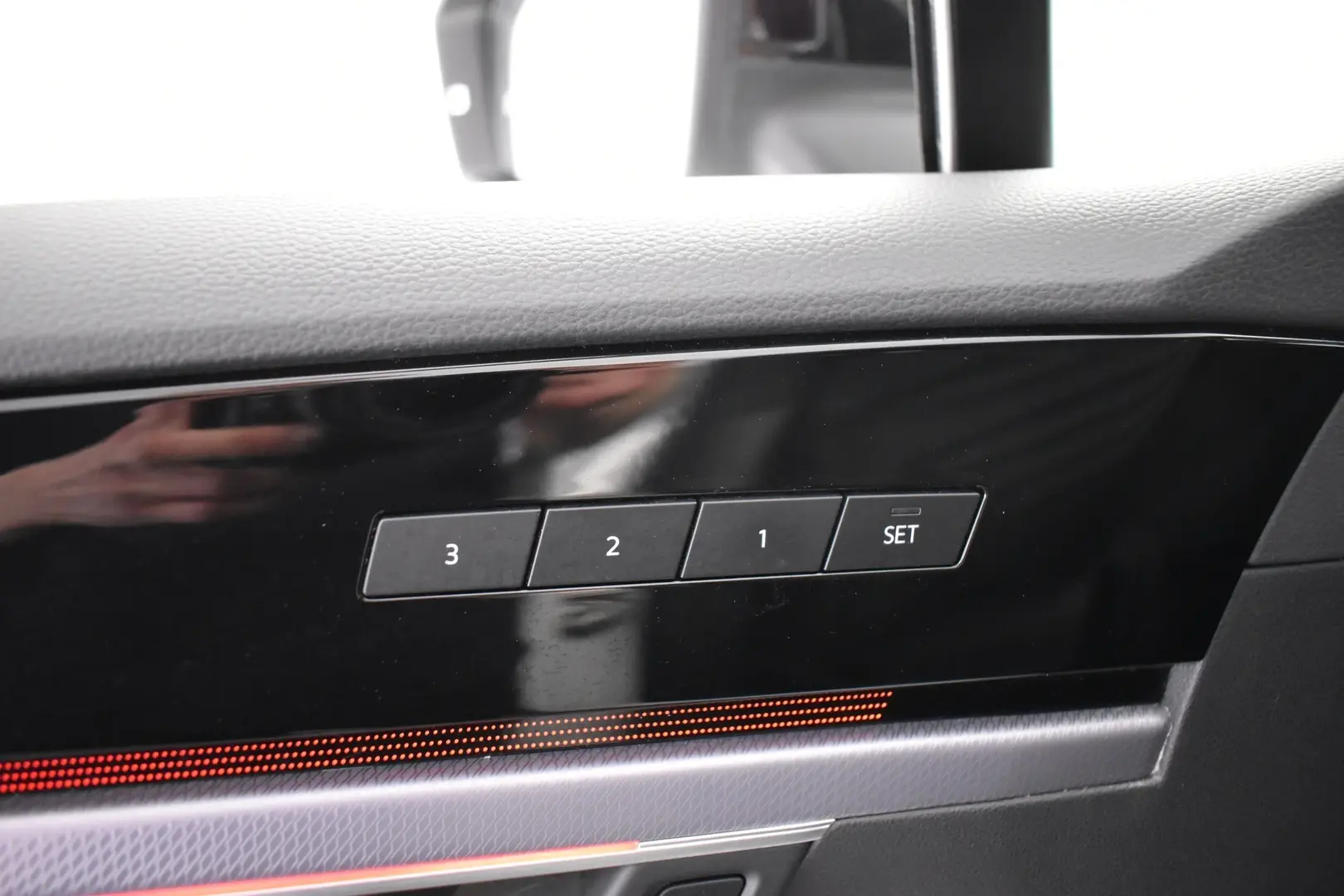 Car Image - 3XJna00QLG9JqGozEyZD39