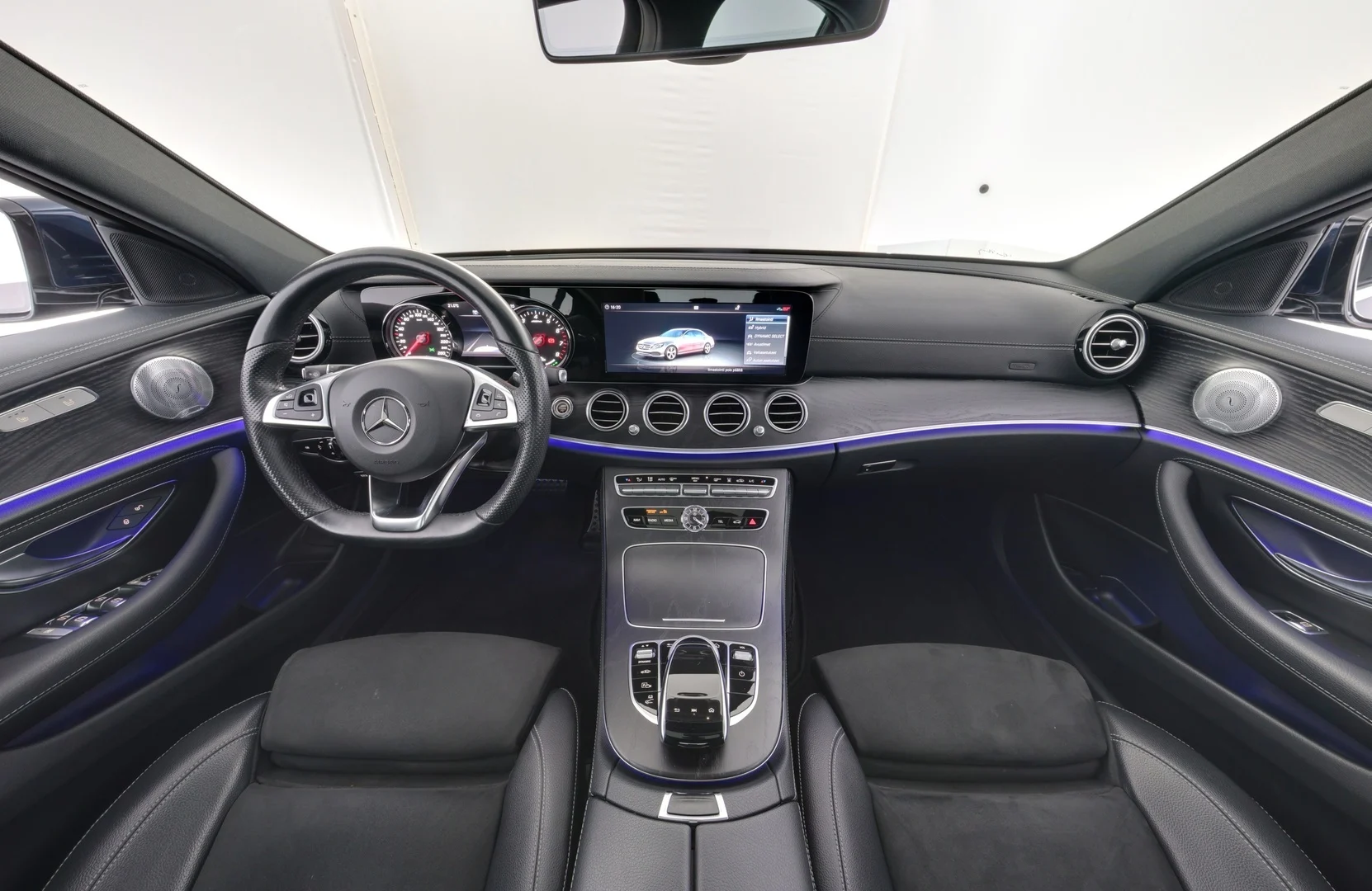 Car Image - 60gFY4Nr4UzNzPBzEoRlTa