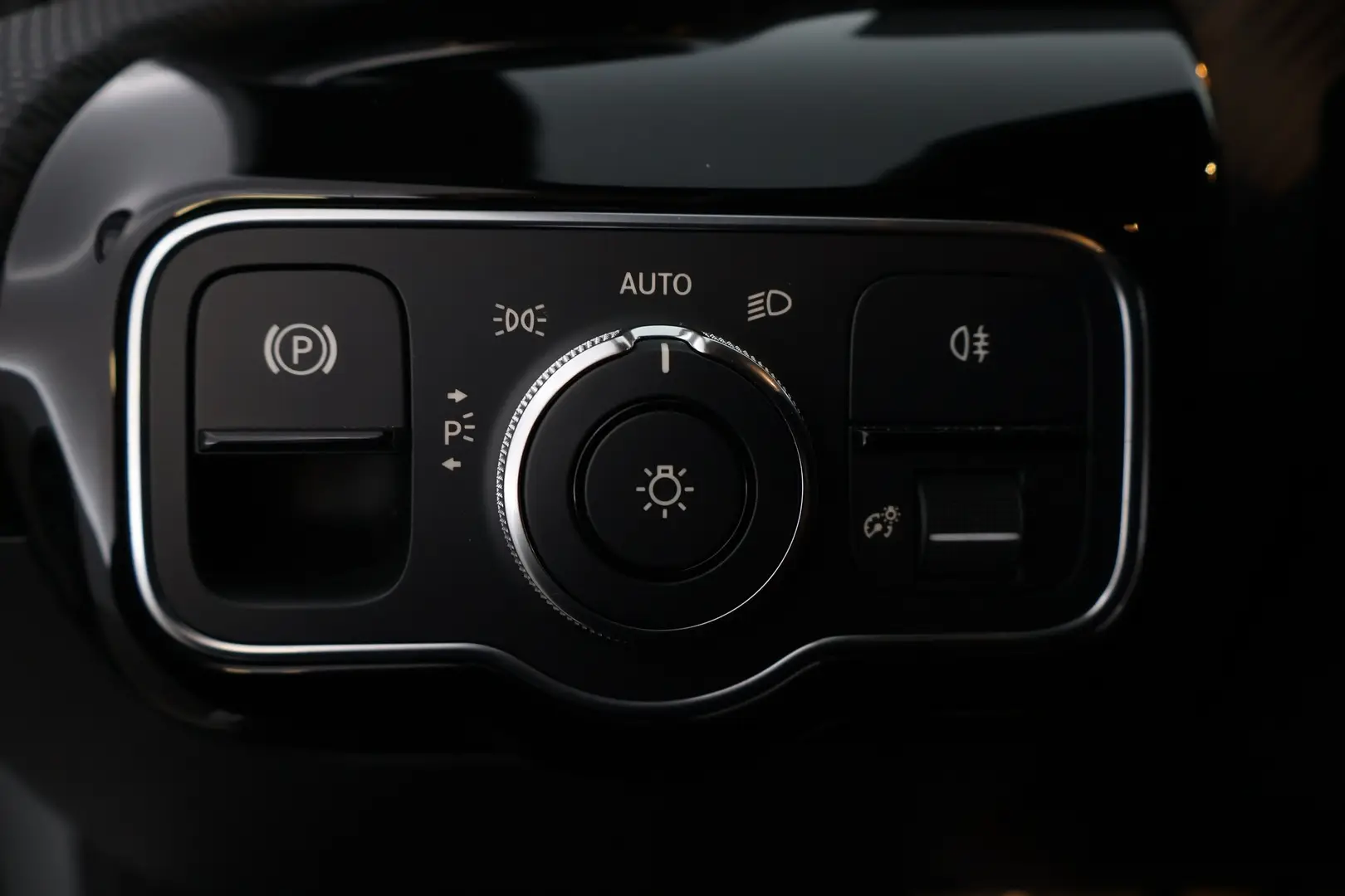 Car Image - pnSsbWm5YQi2TzRG9hQT7