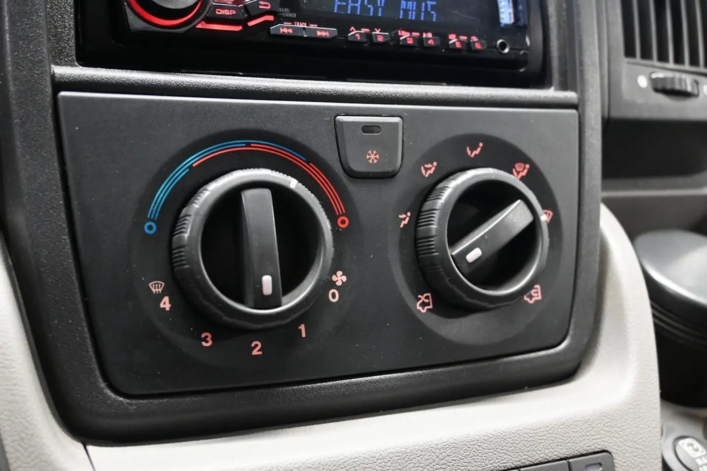 Car Image - FwLnQaOyR1viPrMTaf93v