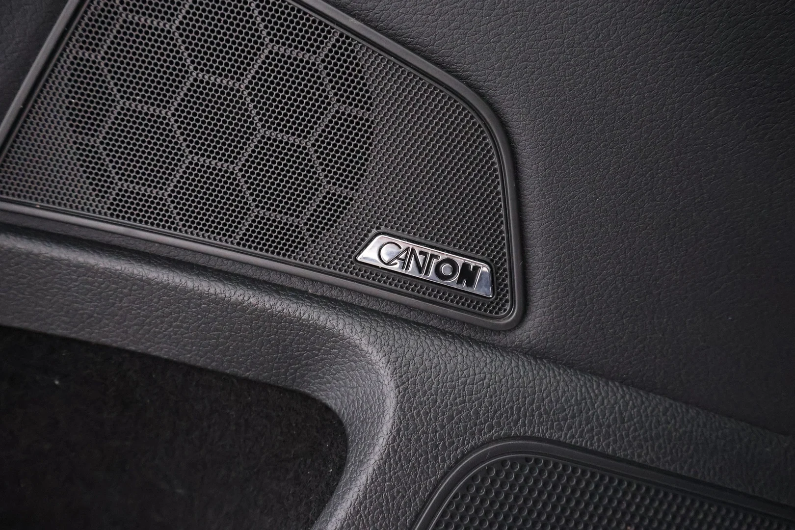 Car Image - 2ou6lVeaO0w7kdNEaoz8jc