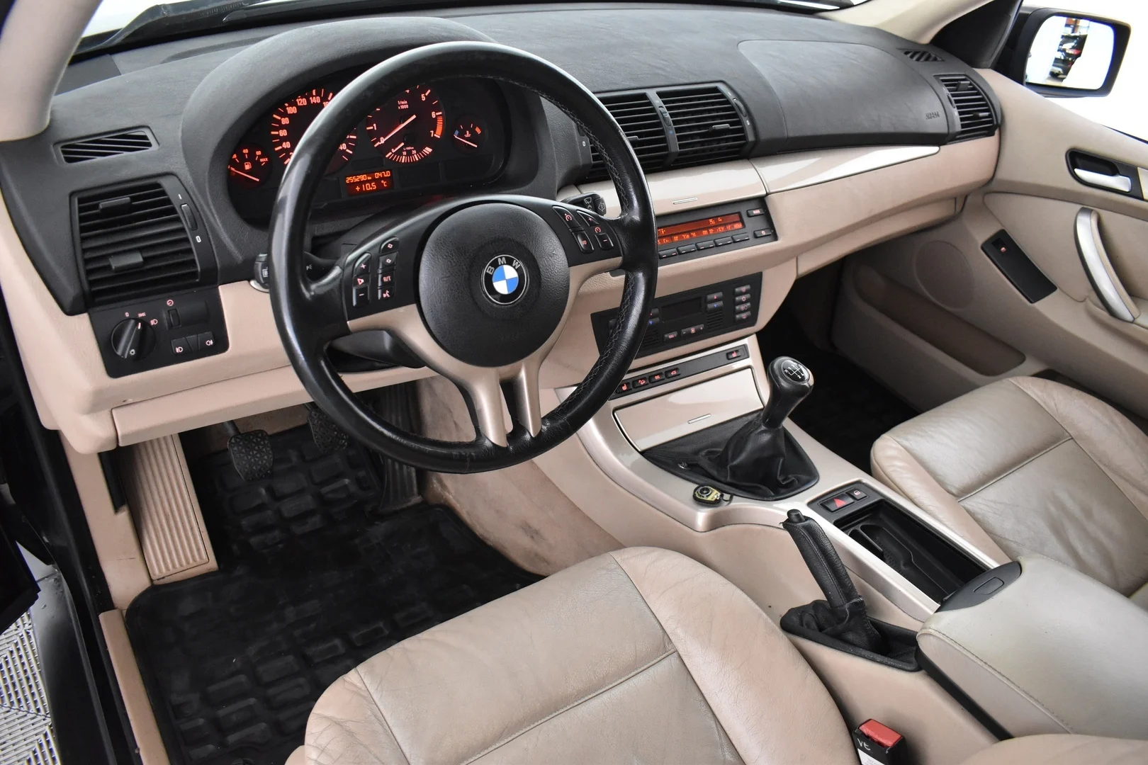 Car Image - qJJAbVsUSFxpIl1uqEHyS