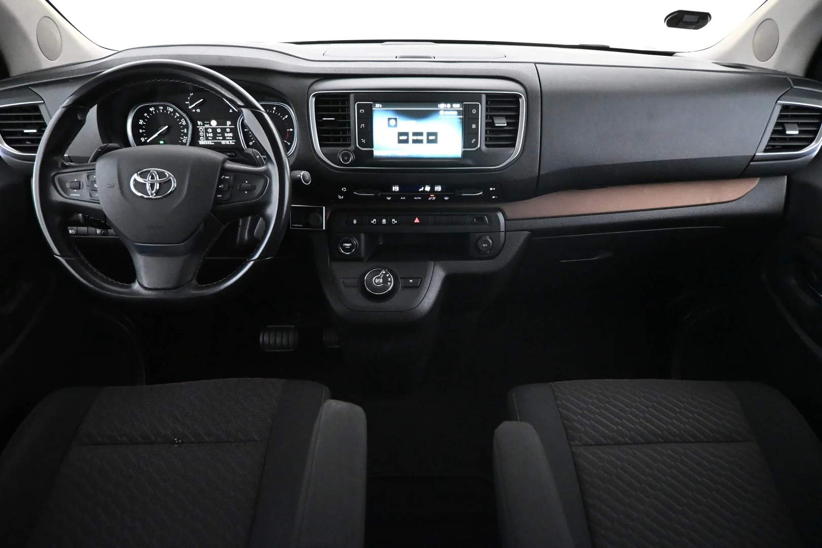 Car Image - 3iaCqEc7MrxJRVo2mOpnrD