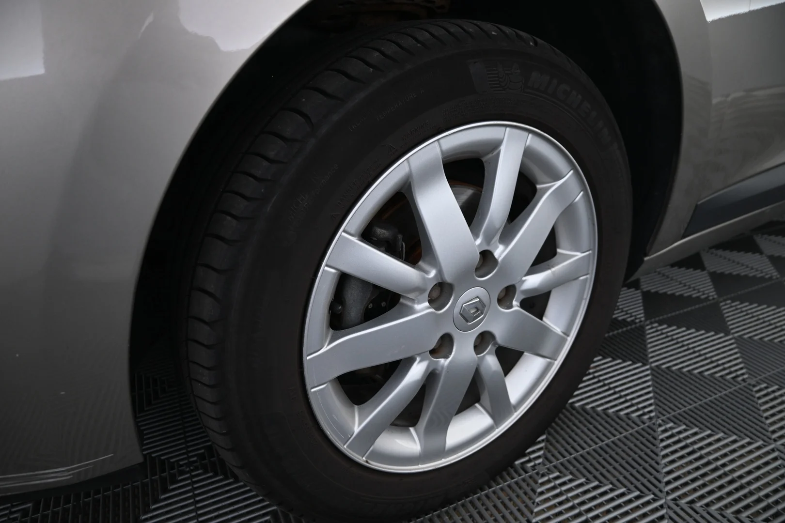 Car Image - 2p52yybvf13us0lBzQsgzt