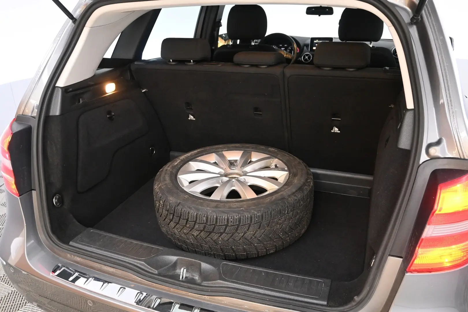 Car Image - 7l1BnZYVNCpkc8tv64ZwFG