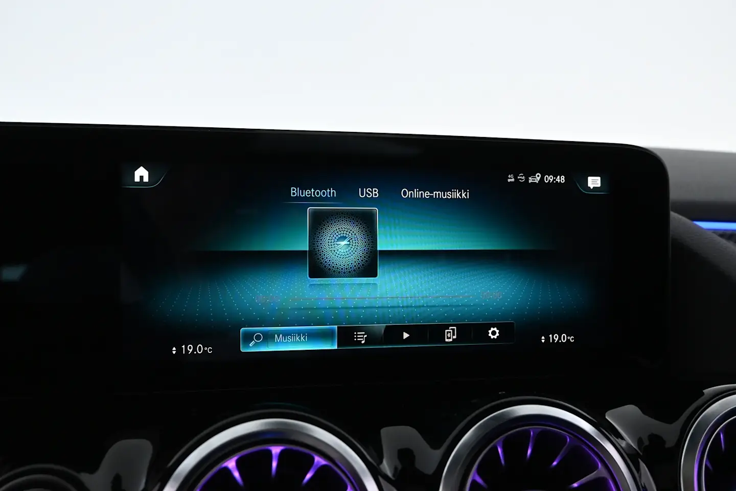 Car Image - 1UJPwY4p9HL2BvR3OZMHiZ