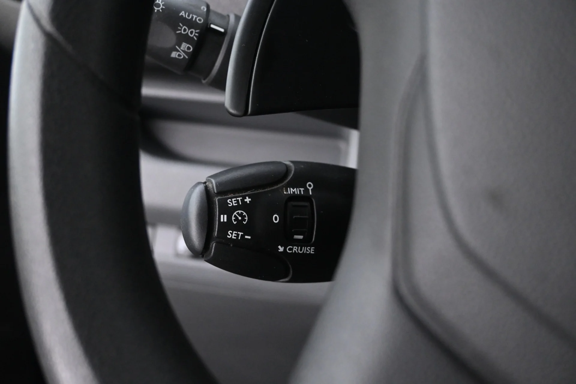 Car Image - 54n9neDxX7Dd7JbydJZxhR