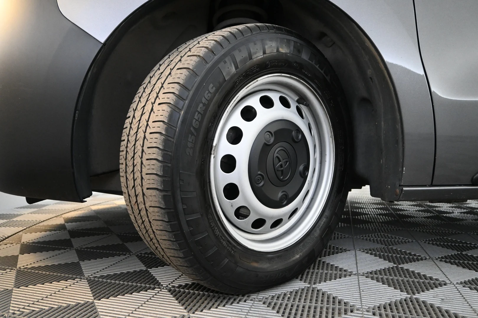 Car Image - 54n9neDxX7Dd7JbydJZxhR