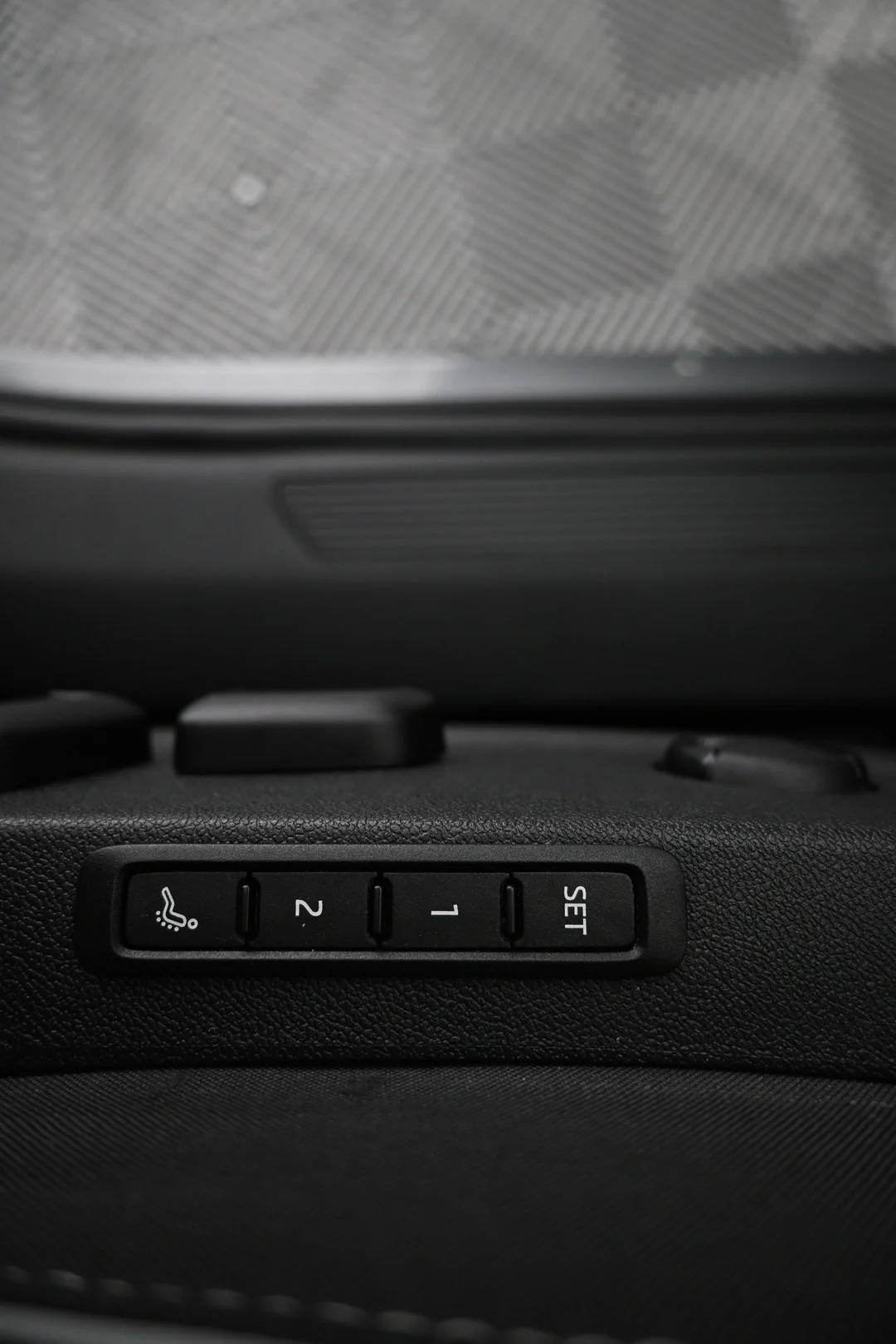 Car Image - 7CDe9bOfpoicuz13y4MbFI