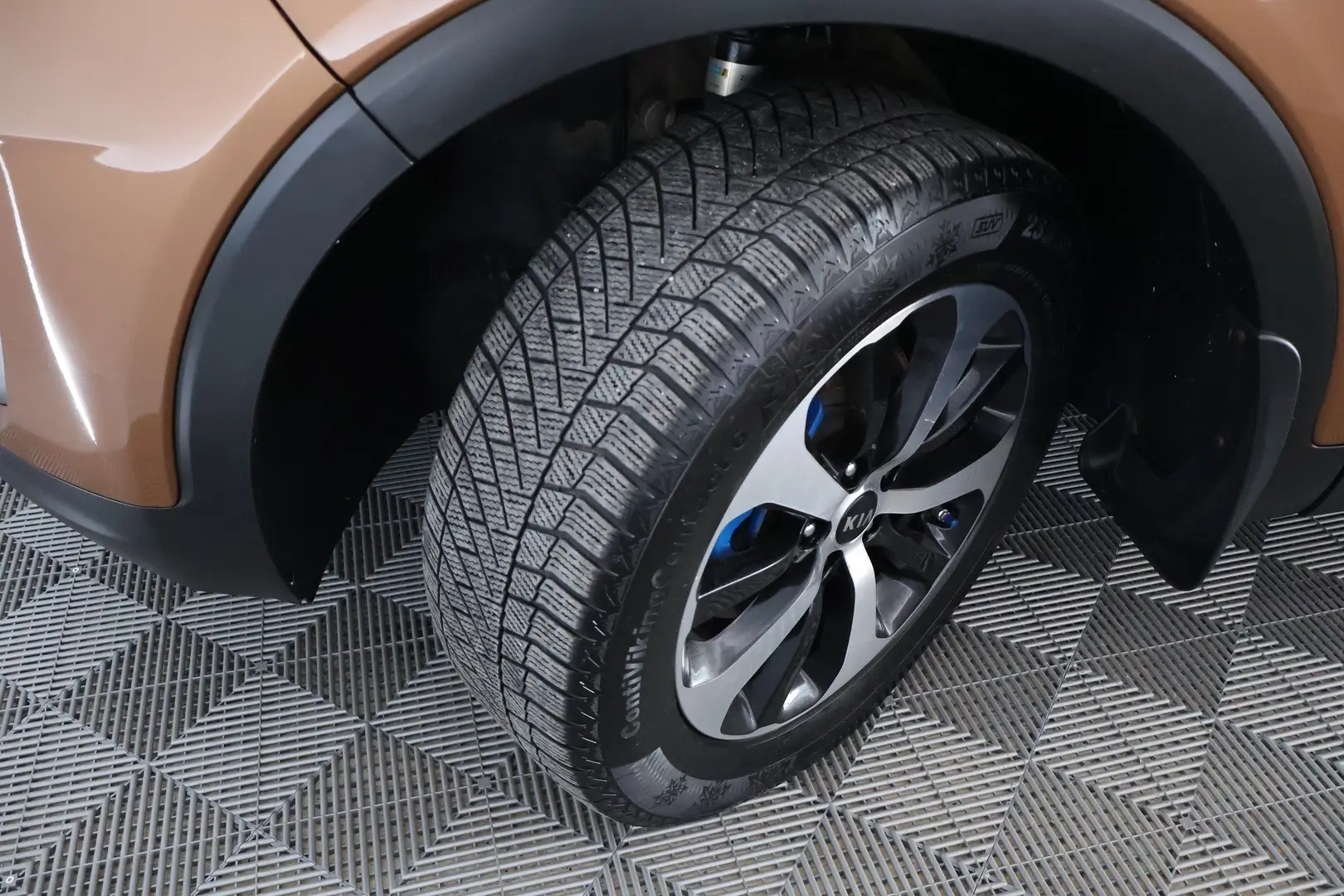 Car Image - 6SeGZeFlnh4bB6SLnQPAaA