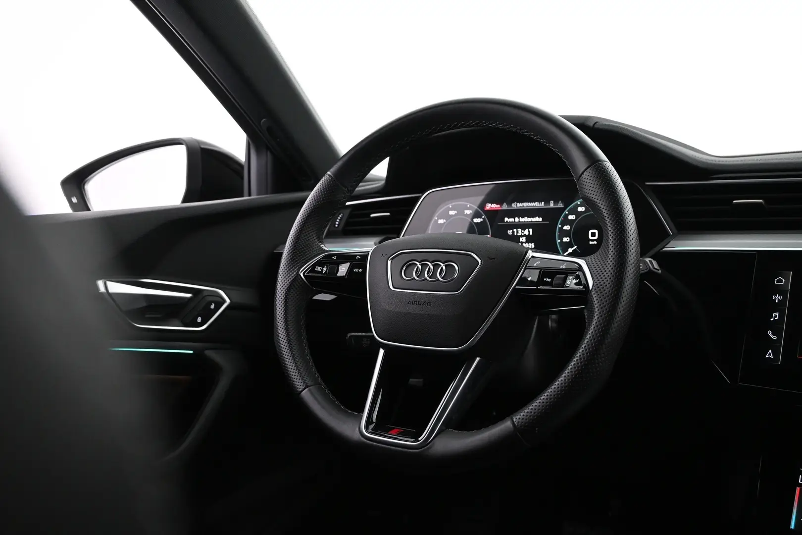 Car Image - 6LvkYvJfHlTz20ZEr3k0ji