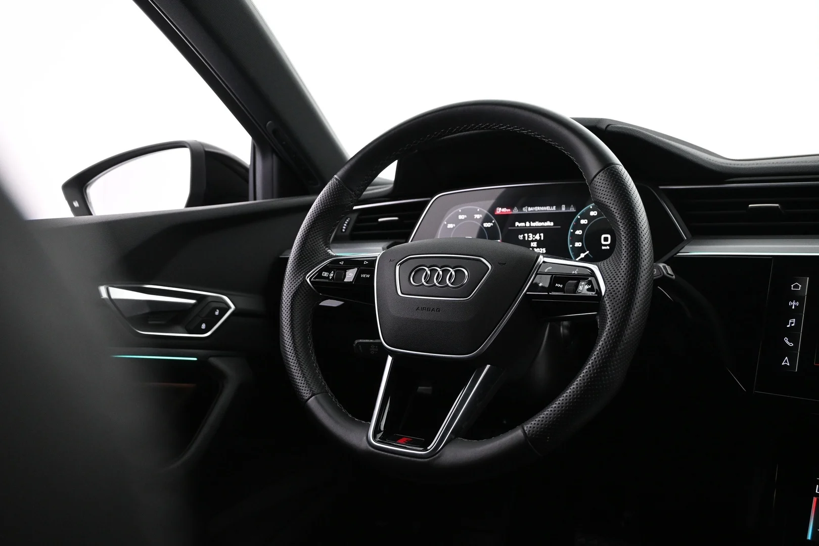 Car Image - 6LvkYvJfHlTz20ZEr3k0ji