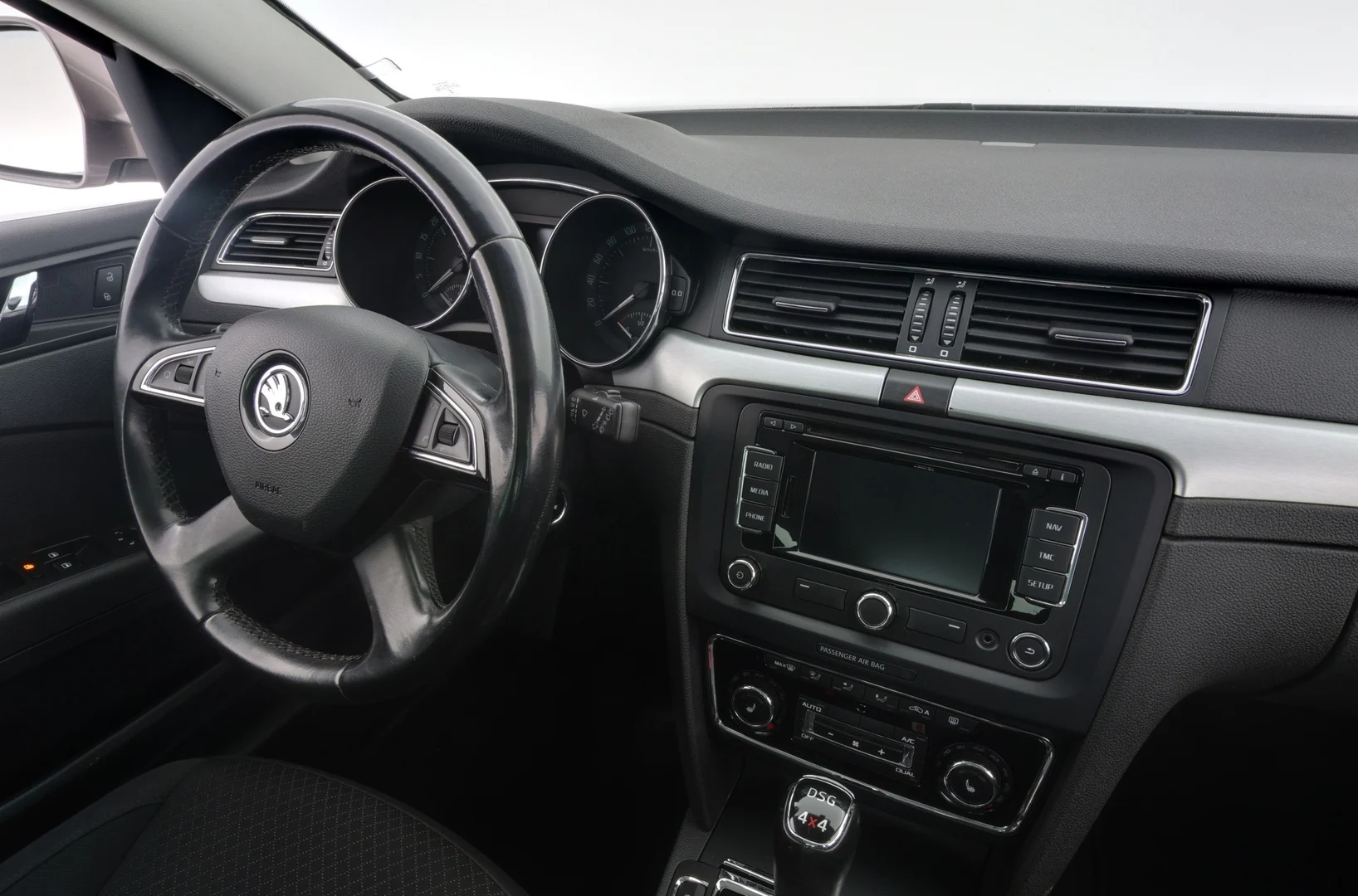 Car Image - 2oSixAoiKc8HR9nRxCMQdY
