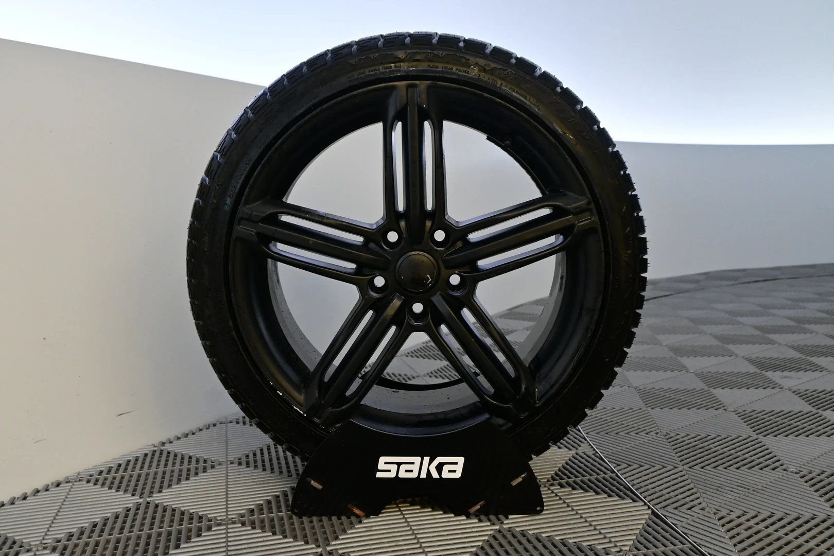 Car Image - fcLf4cOHPBOeLtnsmPOue