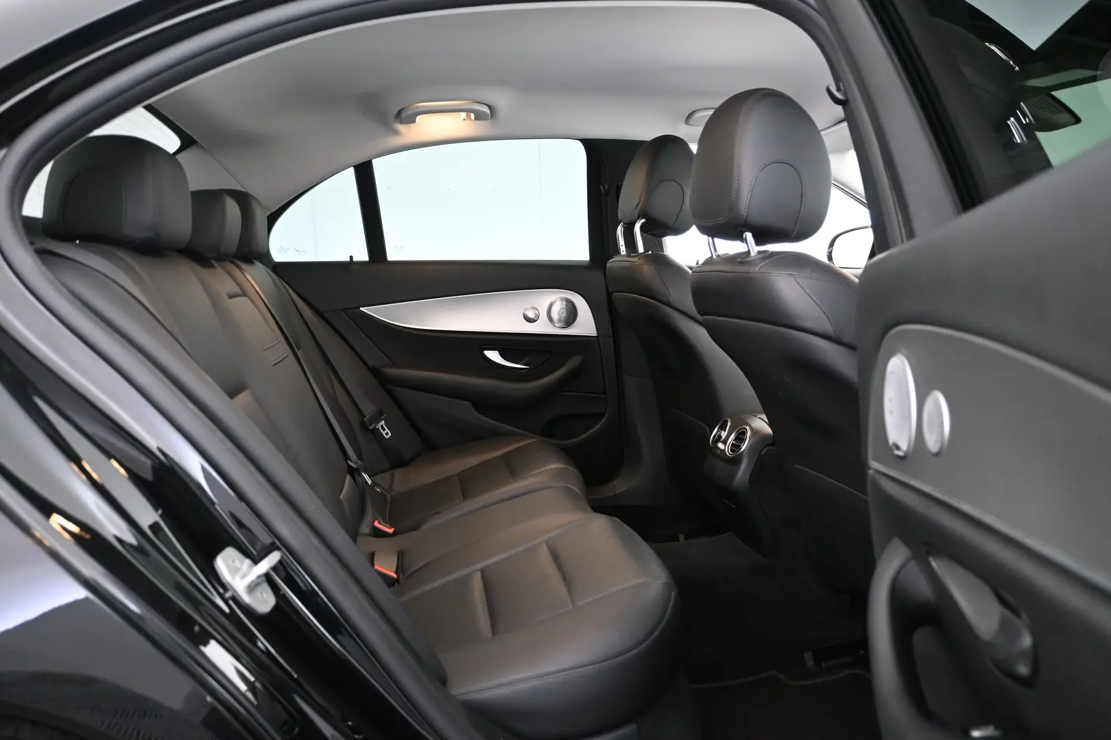Car Image - 4ycieKp5HddTie2lj6d9zV