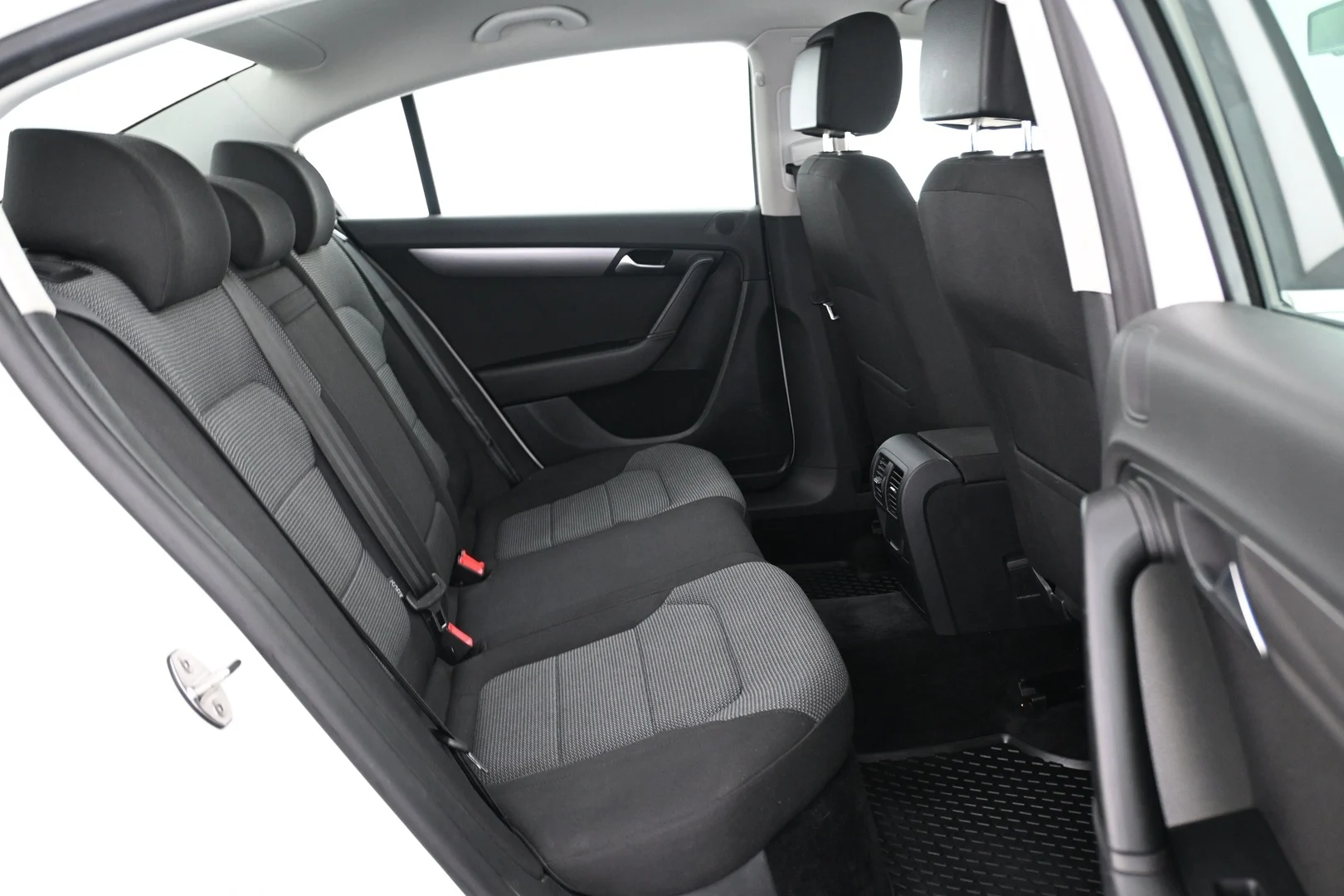 Car Image - dcPWo8khn6MWVjnxeOMeB
