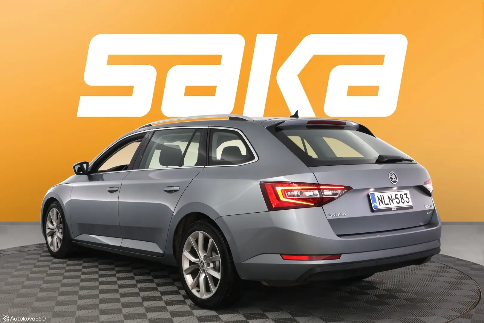 Car Image - rCaJJ6GTmym3gfVvIQGIc