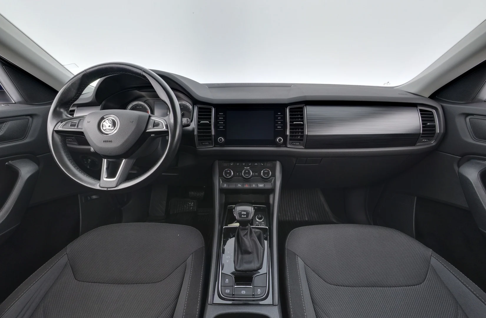 Car Image - 33GsZm2gpidWajplDPzfRv