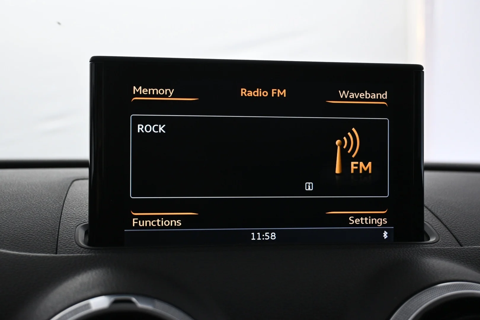 Car Image - ZnHFr1oIEcO2APLem1ijX