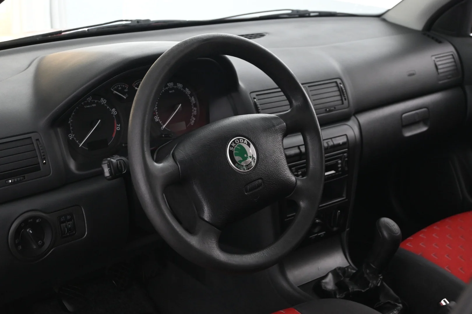 Car Image - 1UiOgzb31OzfYzTtwq638D