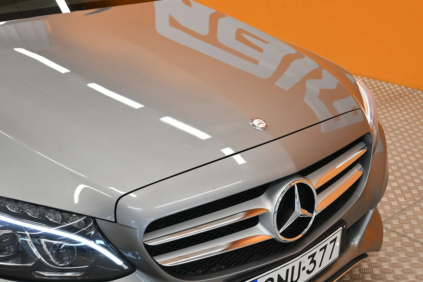 Car Image - 6ZaJxWx38sQ8SF7plGMylf