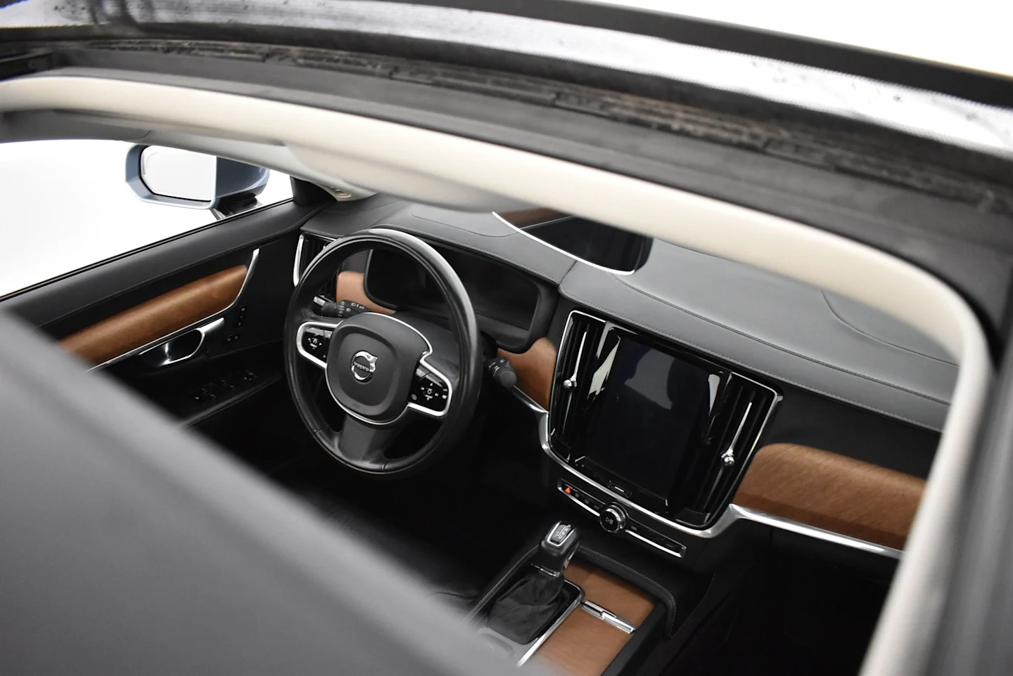 Car Image - 44kxJzRqzvbMQyrDeUxTIZ