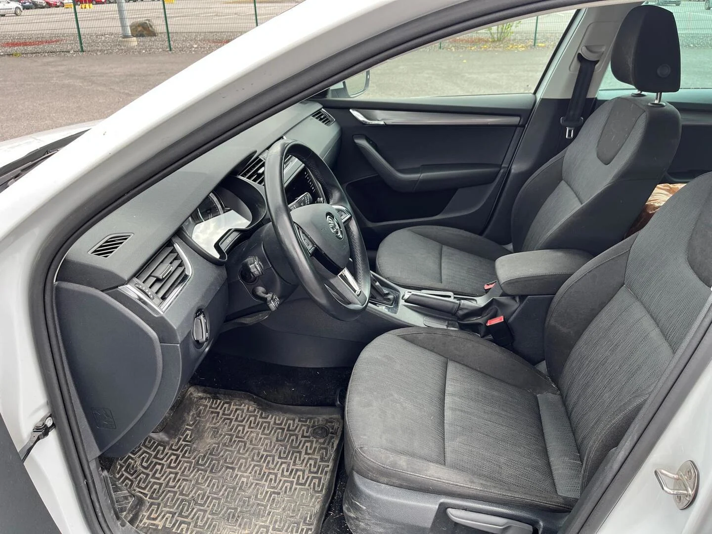 Car Image - 4VtGRrwh5QSIPAjBgdXQWH