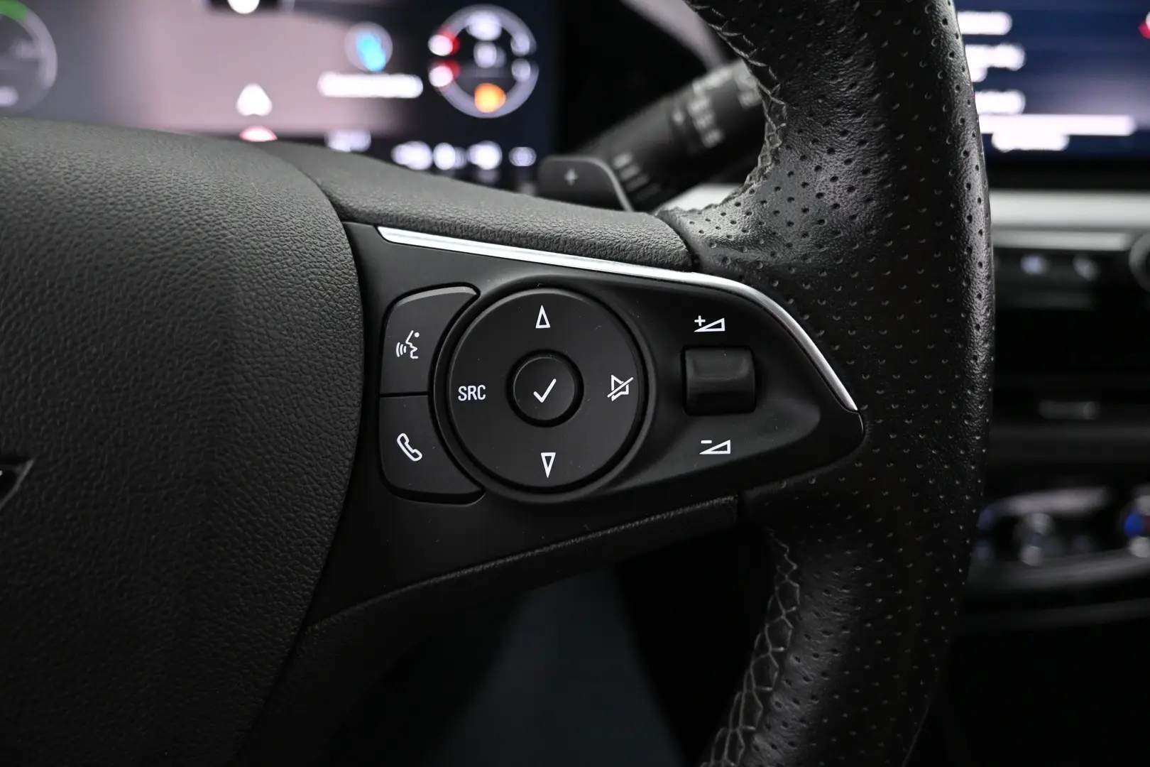 Car Image - 7fD9v5CY9l4mL6ExHWvZZN