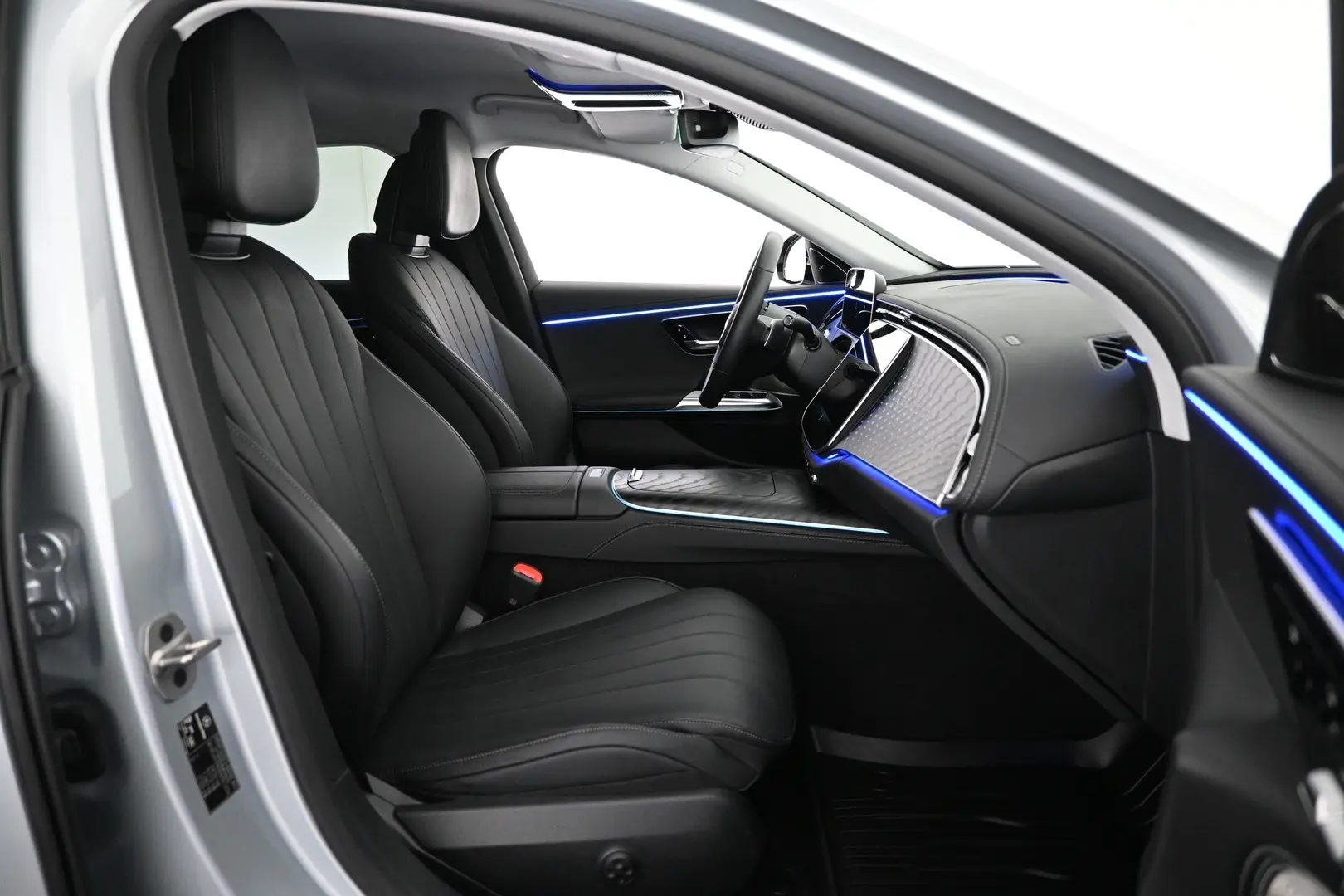 Car Image - ajg00JJ0vSXFdih6oeUEG