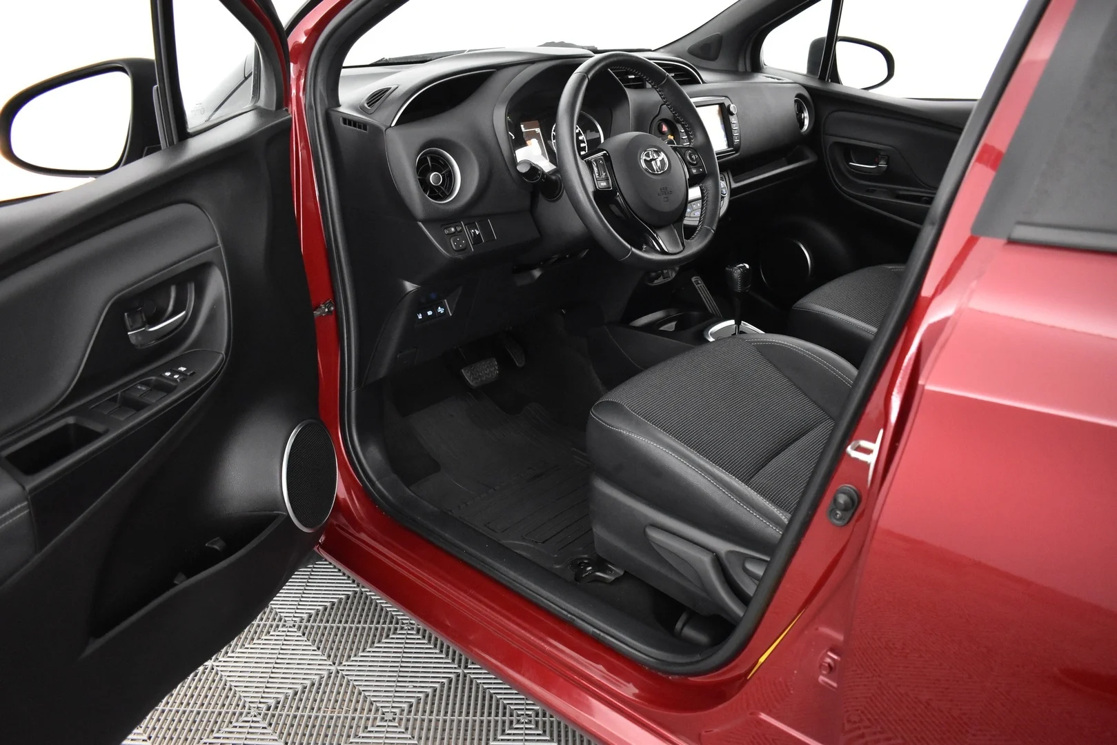 Car Image - 6AUnB3GlTlxyVLmGLVh8xx