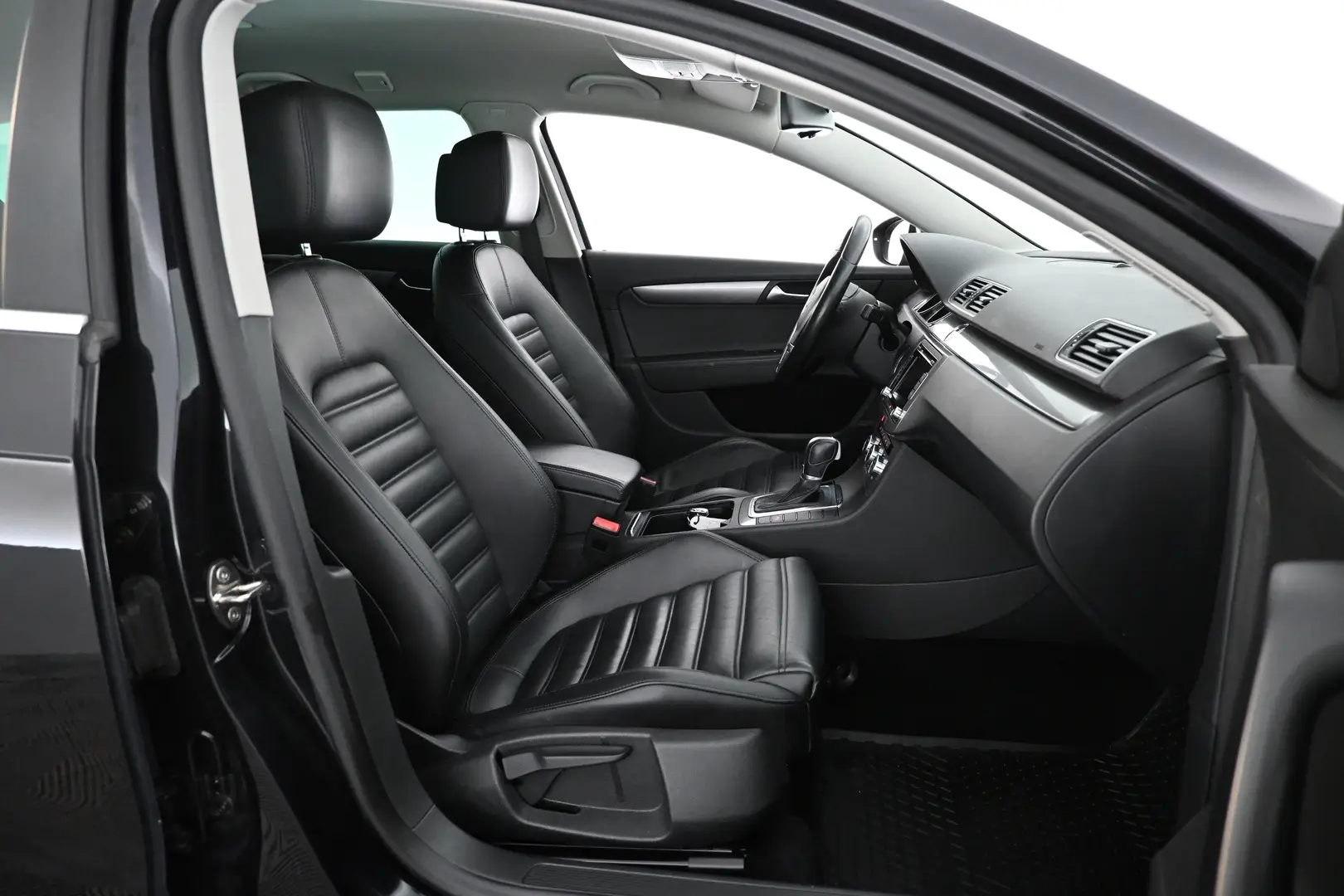 Car Image - 5Nhz8y2aW4YcjxEI20pDiy